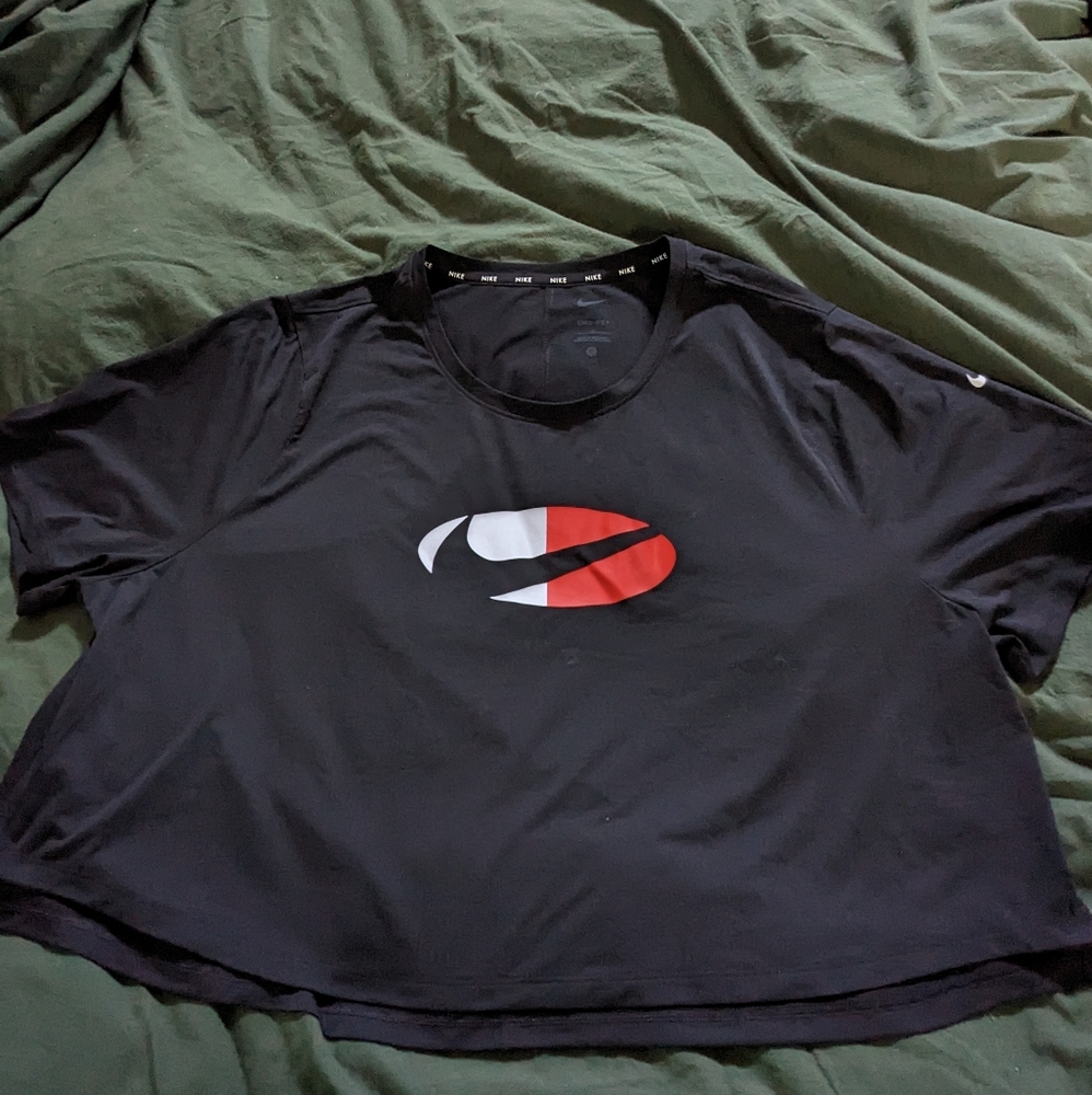 Cropped Nike Tee